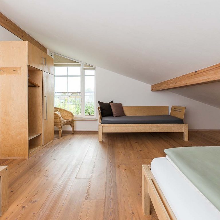 Sitzmöglichkeit vom Bett aus