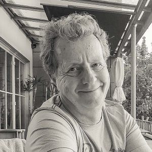 Kursleiter Ingo lächelt in die Kamera